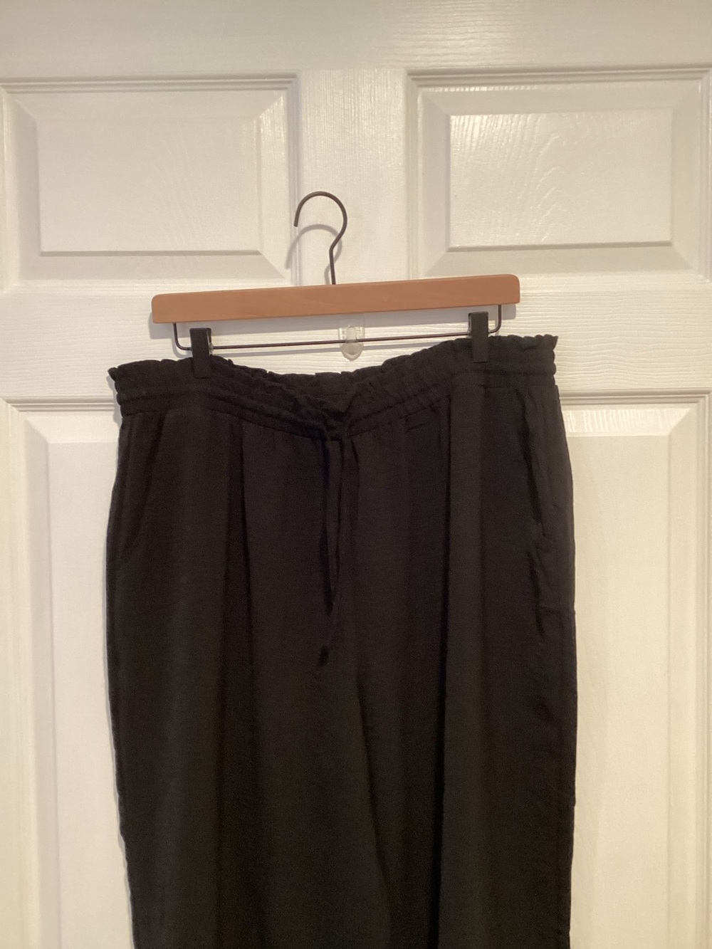 Women's Black Drawstring Capris